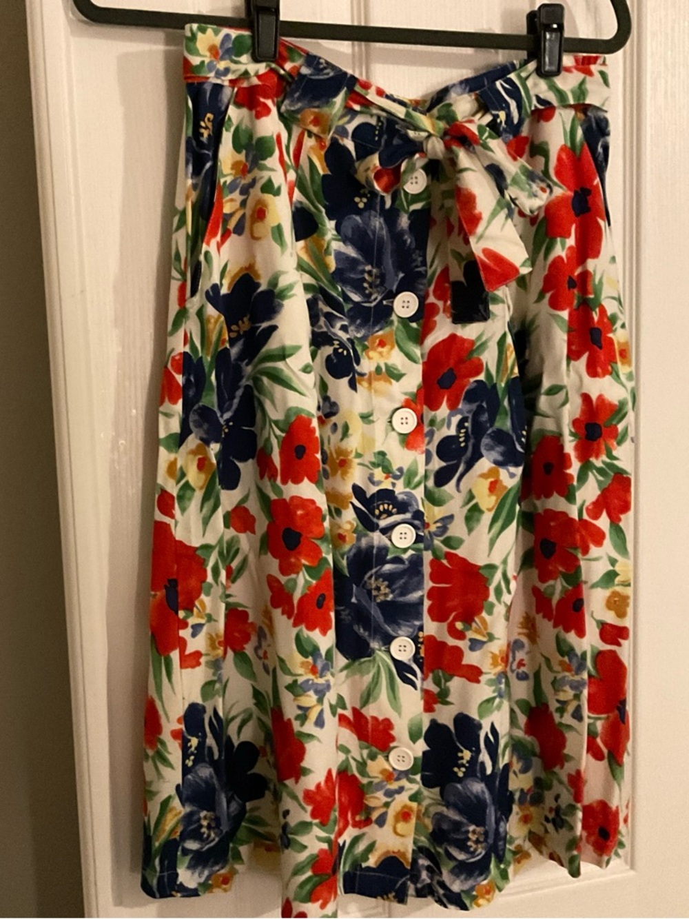 Floral Button-Front Midi Skirt in White with Red & Navy Blooms
